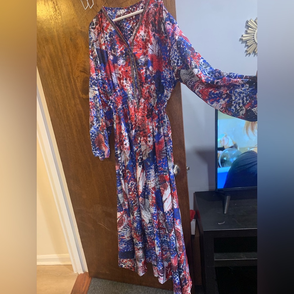 Extremely long Maxi dress. Good for size M, L and XL. Worn once to a work party. - Picture 4 of 5